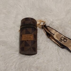 Brown Checkered Cylinder Lipstick Holder